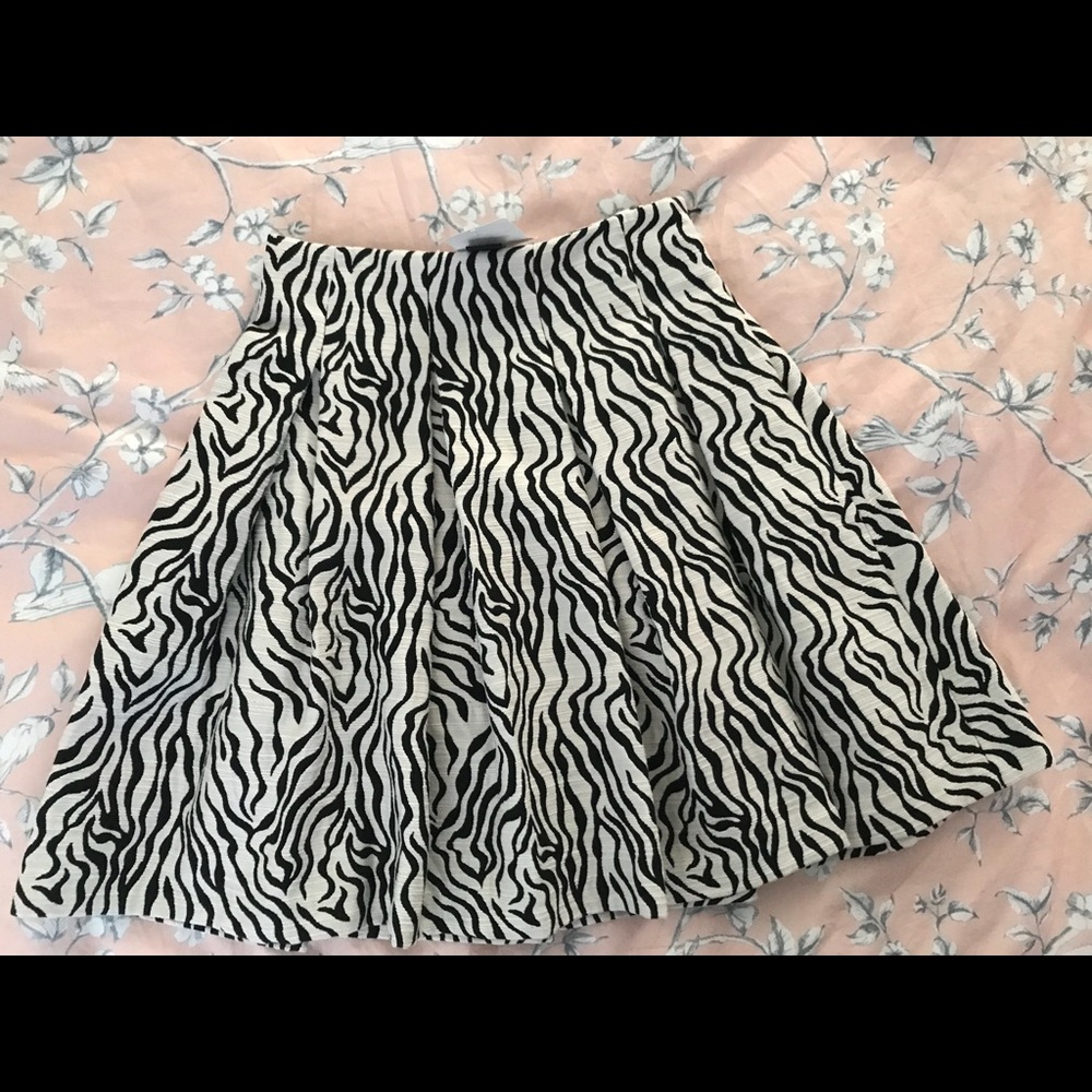BNWT H&M ANIMAL PRINT FULL CIRCLE SHORT SKIRT 2 XS